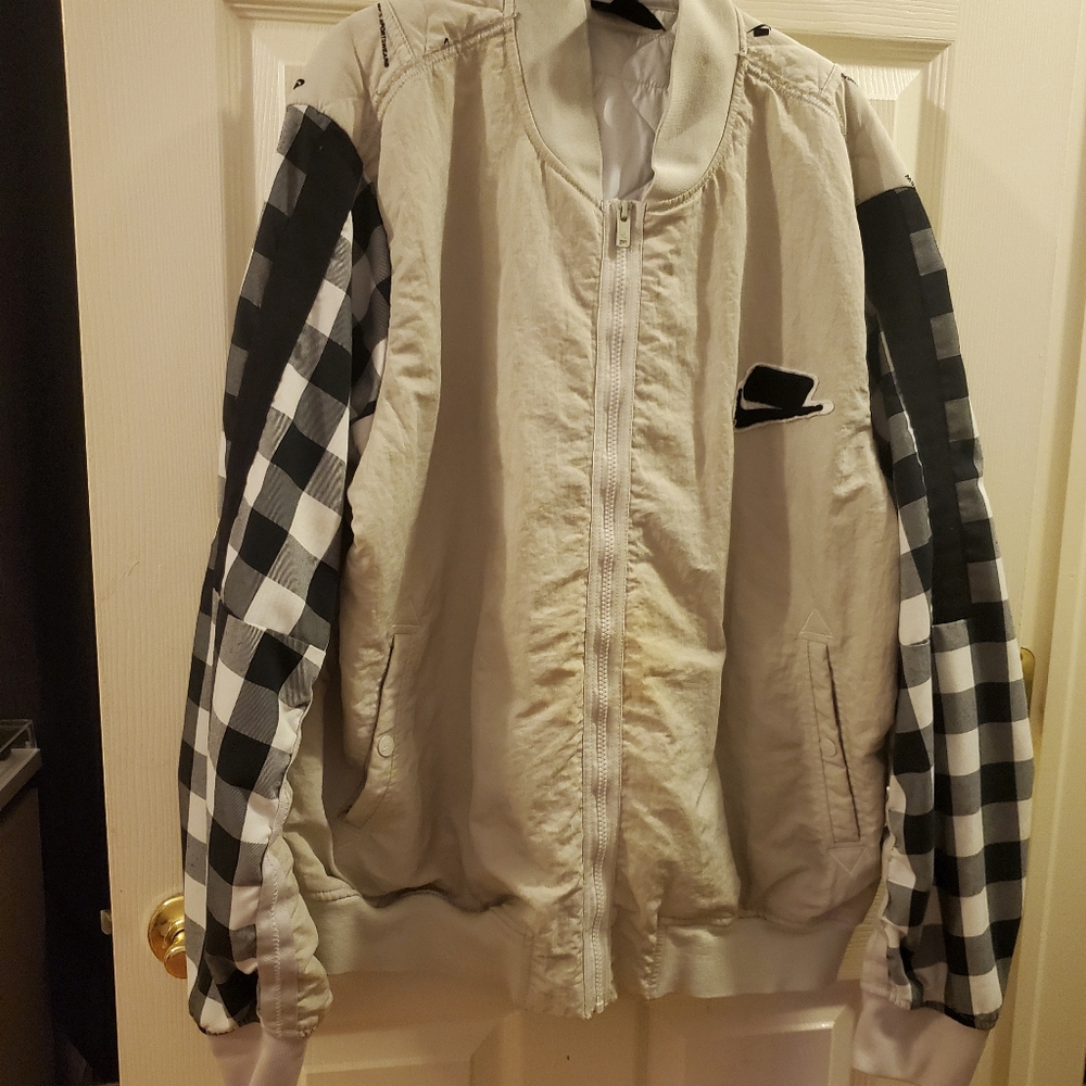 Nike Jacket - Picture 3 of 13